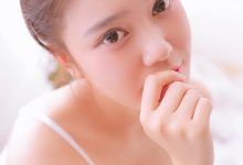 极品美女学生妹吊带美乳性感写真-妹子图