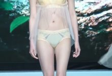 2019金肚兜内衣盛典走秀现场[mp4/187M]-妹子图