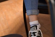 [YJ街拍]006 桌下帆布鞋[127P+1V-212MB]-妹子图