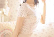 床上美女长腿翘臀大胆诱惑写真-妹子图