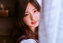 日系白色睡衣美腿丝袜甜美写真图片-妹子图