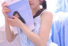 吊带美女可爱俏皮居家写真图片-妹子图