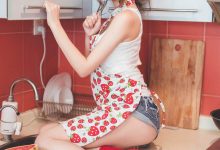 牛仔热裤美女翘臀诱人图片-妹子图