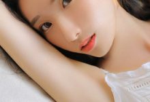 丰满吊带长腿美女裸背诱人写真-妹子图