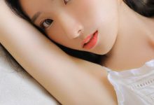 吊带美女白皙娇嫩性感写真图片-妹子图