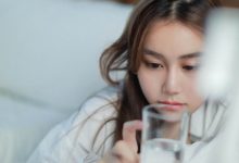 白衬衫美女慵懒清新美女大胆写真-妹子图