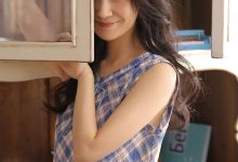 成熟性感美女格子裙写真图片-妹子图