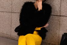 足愉心 NO.010 星朵（搭配：黑色毛衫、黄色连衣裙、绒毛拖鞋、白色棉袜、裸足）[110P+2V／13.6GB]-妹子图