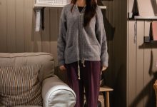 足愉心 NO.016 软软（搭配：灰色线套、紫色长裤、帆布鞋、卡通棉袜、裸足）[110P+2V／10.0GB]-妹子图