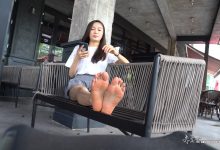 [MussGirl]慕丝女郎视频 No.021 力宏老师酒吧门口秀足底 [MP4-2.72GB]-妹子图