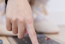 物恋传媒 No.2565 泡泡-平底鞋、薄白丝大腿袜、体操服 [158P1V-3.59GB]-妹子图