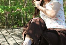[王朝贵足]0074 外景套图 宣萱灰色水晶短丝游园仕女系列A-妹子图